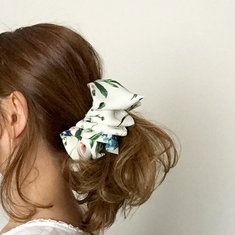 【送料無料】バナナクリップ　white botanical＊下から挟んでとめるだけ 簡単ヘアアレンジ