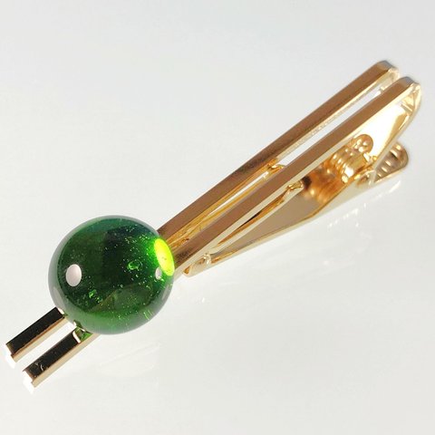 新緑のネクタイピン：M110  ガラス シンプル グリーン プチギフト 贈り物　父の日