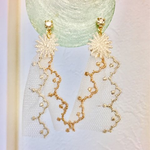 lace accessory