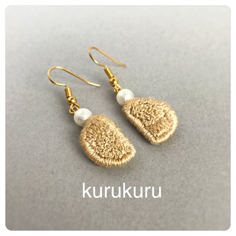 コットンパールつき   ゆらゆら刺繍ピアス