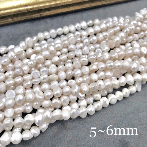 一連  淡水パール 縦5~6mm × 横6~7mm / 1連 約35cm、約63pcs バロック ◆ランダム発送