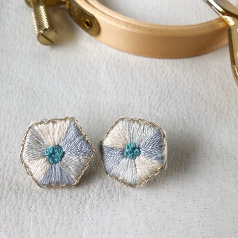 刺繍 ピアス　［三寒四温］