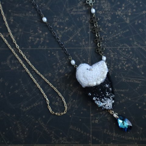 3WAY/白鳥と砂星時計ブローチネックレス -Swan hourglass brooch necklace-｜刺繍｜オウカノモリ/ouka no mori