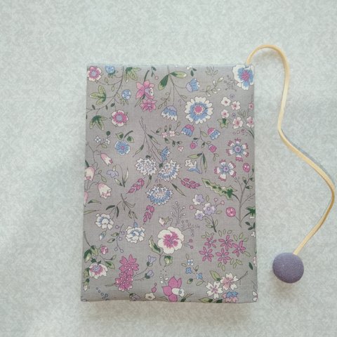 文庫本布のブックカバー　小花紫