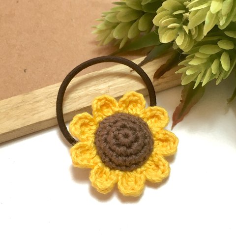 コットン糸の編みひまわり🌻ヘアゴム〔大きめ〕