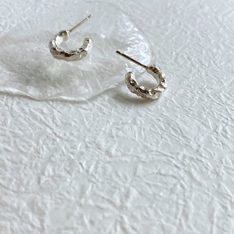 とろけるシルバーのフープピアス【Melty/fit hoop pierce】