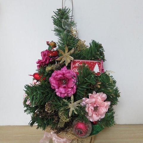 スイートピンクのクリスマスツリー♪（壁掛け＆置いても良いですね）