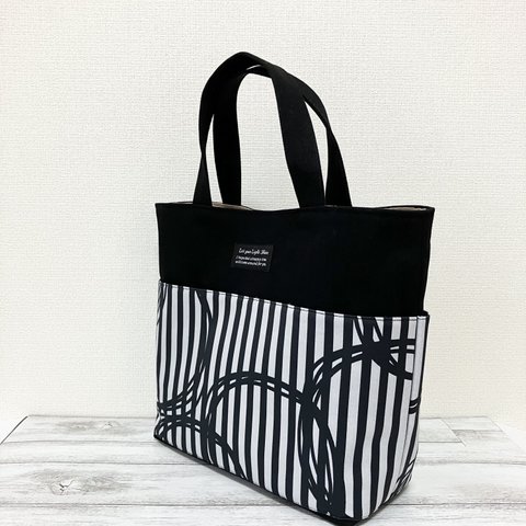 仕切り　ファスナーポケット付き　トートバッグ✴︎circle black