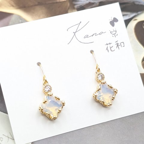 【GwSale!10%OFF】ミルキーホワイト♡スクエアチャームピアス（P♡061）