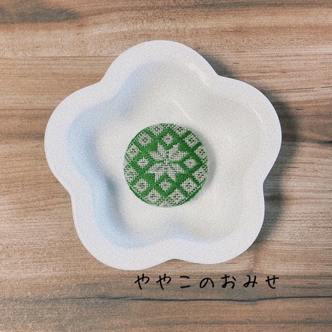 【選べる】こぎん刺しのくるみボタン(38mm/27mm)(マグネット/ブローチピン/ヘアゴム)●豆こ花この反転模様