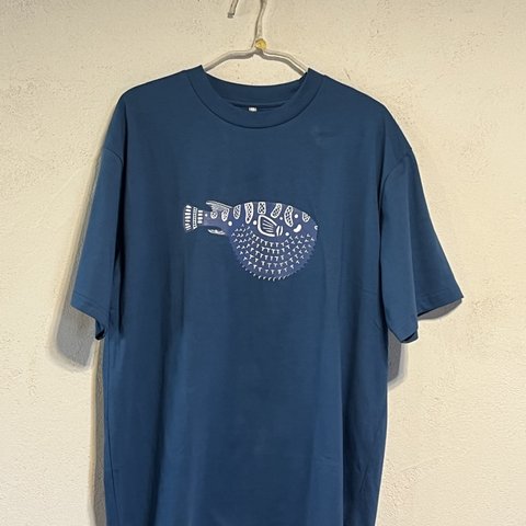 フグ柄　魚　メンズビッグTシャツ綿100% (男女兼用サイズ)　ブルー【SS～3L】