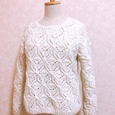 新作⭐︎編み込み模様のホワイトセーター
