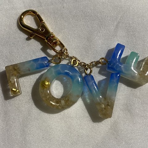 ハンドメイド　レジン　キーホルダー　LOVE