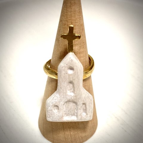 木で作った白い教会のリング(クロス:真鍮製)