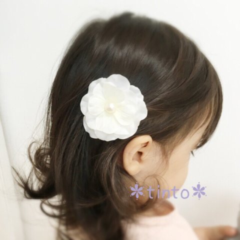 春のゆき∗*゜おおきめフラワーのヘアクリップ ヘアピン＊結婚式＊プレゼントに　七五三