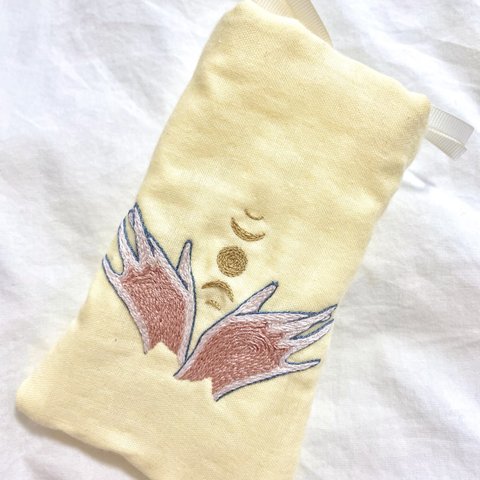 刺繍ポーチ　○月○