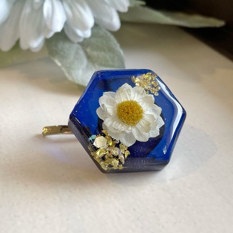 ロイヤルブルーに白い花のポニーフック