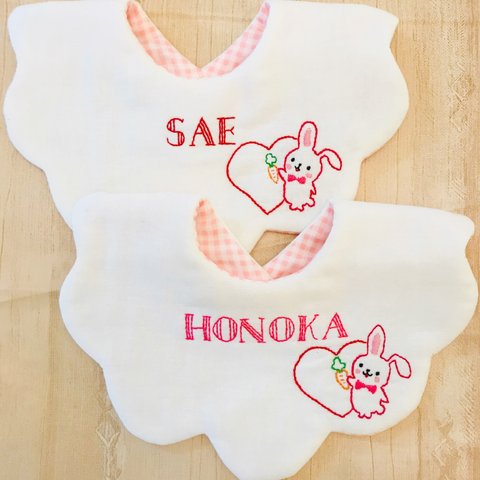 手刺繍♡*もくもくうさちゃん✿名入れスタイ・女の子・出産祝い☻*