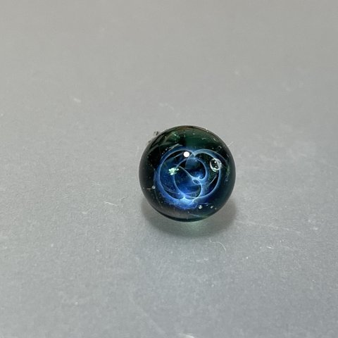 宇宙の一粒ピアス　02　緑