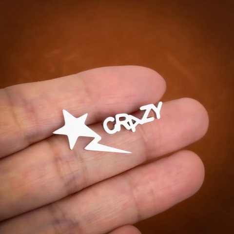 【くるっちゃう？】CRAZY　クレイジー・スパークル アシンメトリーおもしろピアス