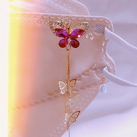 キラキラ揺れる蝶🦋　Muskピアス