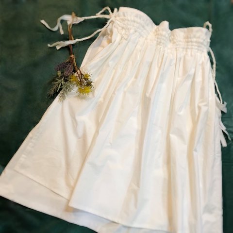 夏のホワイトコーデ🍀　コットン100% ふんわりボリュームエプロンギャザースカート　オフホワイト　送料無料