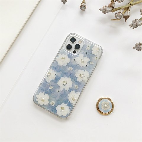 紫陽花と千鳥草の押し花スマホケース イニシャル入れ iPhoneケース スマホリング iPhone14Pro 