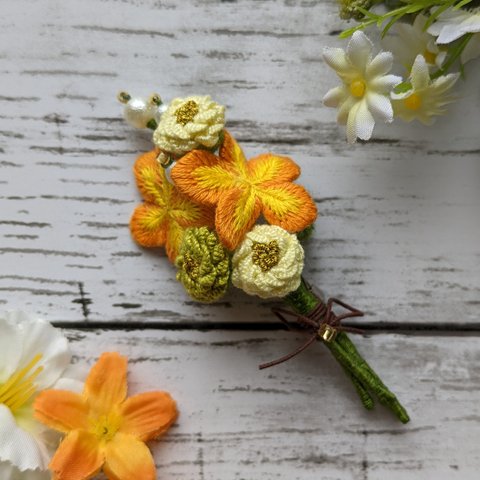 お花の立体刺繍ブローチ｢甘香花｣