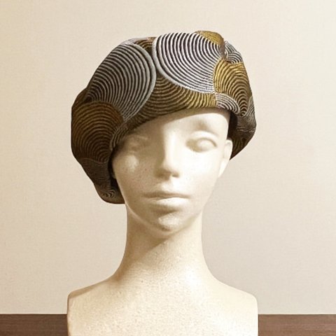 新作‼️カタチにこだわるベレー帽　フランス製高級ジャガード　ゴールド×シルバー