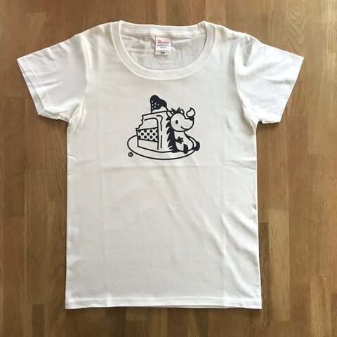 ハリネズミとケーキ　S レディース　Tシャツ　オリジナルイラスト　ホワイト