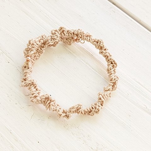 crochet かぎ編み の ワイヤーブレスレット✨ バングル タイプ ライトベージュ色