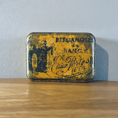 フランスの古いブリキ缶　ティン缶　アンティーク　レトロ　蚤の市