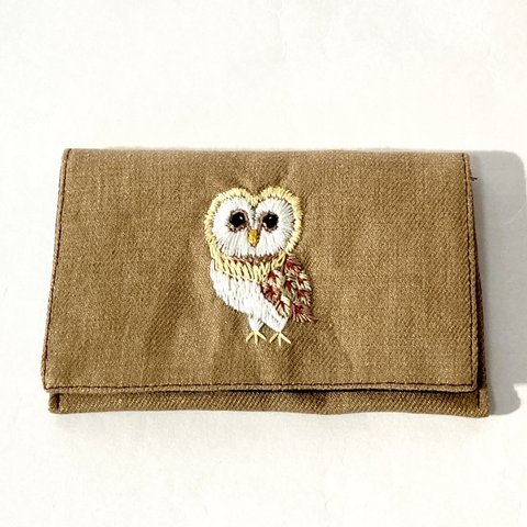 ぽやっとフクロウ刺繍のカードケース