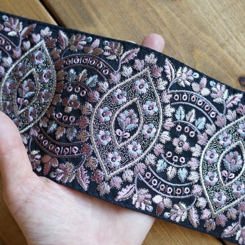 1mカット済【インド刺繍リボン】シルク　刺繍　リボン　りぼん   【ブラック】