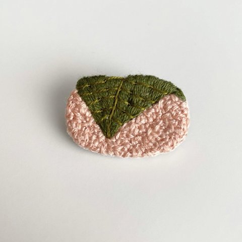 桜餅 手刺繍ブローチ