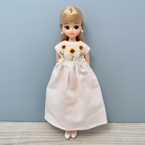 ひまわりの刺繍ワンピース　リカちゃん　服　22cmドール　リカちゃん人形