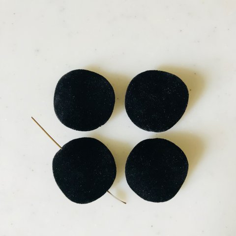 Black Velour Wavy Circle Beads