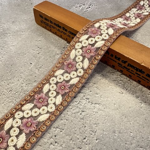 約4cm幅/刺繍リボン/カラーチュール(くすみパープル)/ピンク&ホワイト刺繍