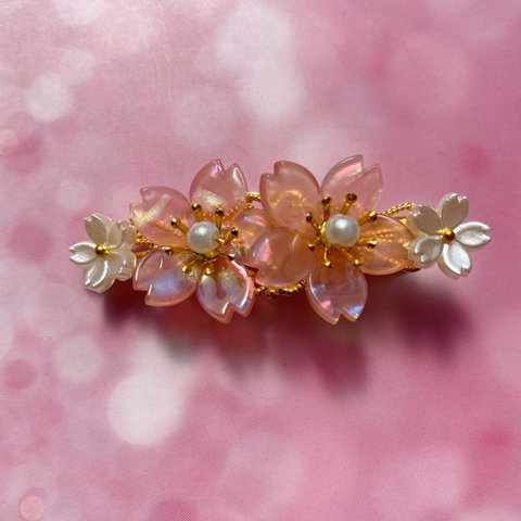 桜のヘアクリップ 半透明オーロラピンク色