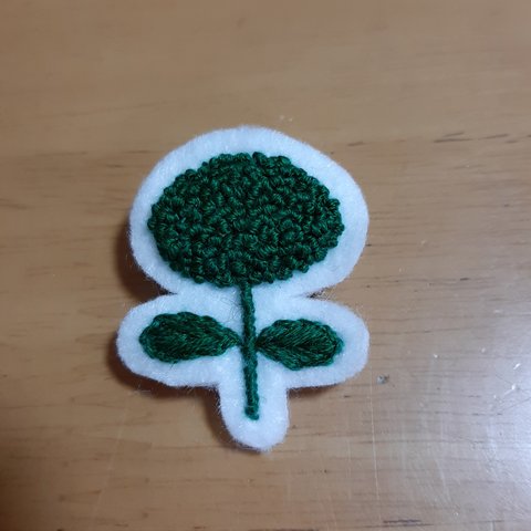 つぶつぶお花の 刺繍ブローチ　 　