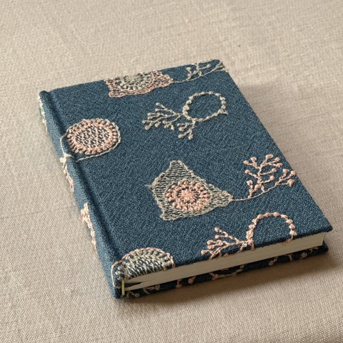 刺繍布A6布張りノート＜うちゅうの夜明け＞サックス