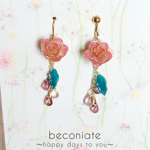 薔薇と露＊ライトローズ＊ワイヤーフラワー＊レジン＊チェコドロップ＊ピアス＊イヤリング＊デザイン丸カン＊