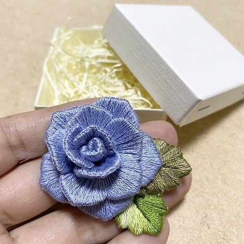 刺繍ブローチ  ばら  立体なお花  ロイヤルブルー