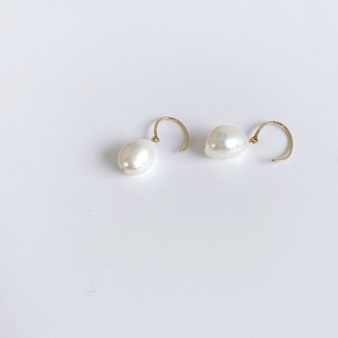 淡水真珠：baroque pearl  hook pierce