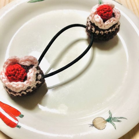 苺チョコレートカップケーキ編みヘアゴム