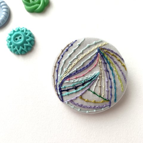 刺繍ブローチ