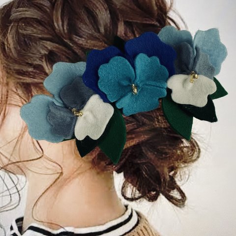 パンジーのヘアアクセサリー♪  バレッタ　フェルト　ハンドメイド　ヘアアクセサリー　ヘアアレンジ　フラワー　花