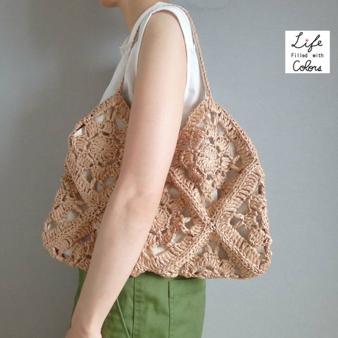 マニラヘンプヤーンで編んだ花モチーフのバッグ