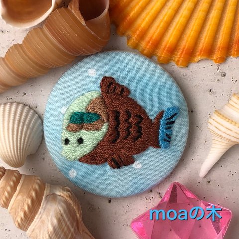 深海魚刺繍デメニギスの缶バッジ🐟