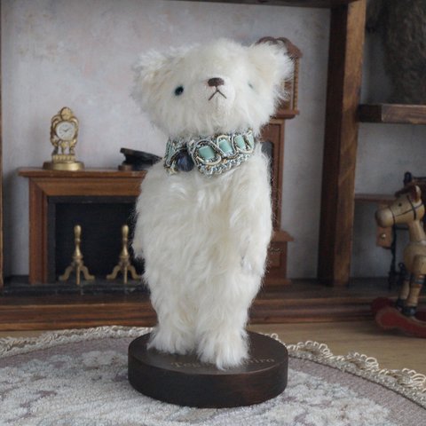 Tegu&Chiro おしゃれ襟のモヘアのモフモフ白いクマさん